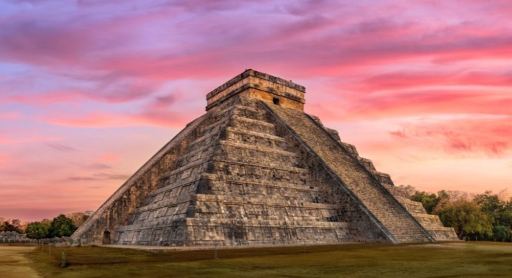 Aventura en la Selva Maya: Explorando las Ruinas Mayas de Tulum y Cobá